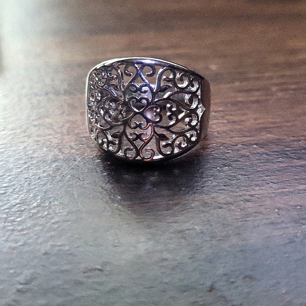 Brand new silver ring